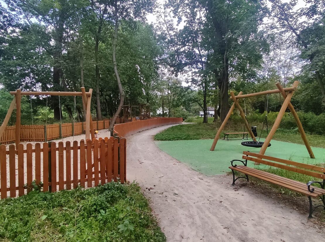 domy pod topolami zlotoklos 8
