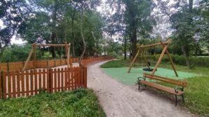 domy pod topolami zlotoklos 8
